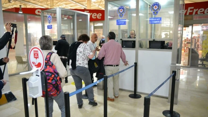 İki yıl aradan sonra Yunanistan Adalarına feribot seferleri başladı