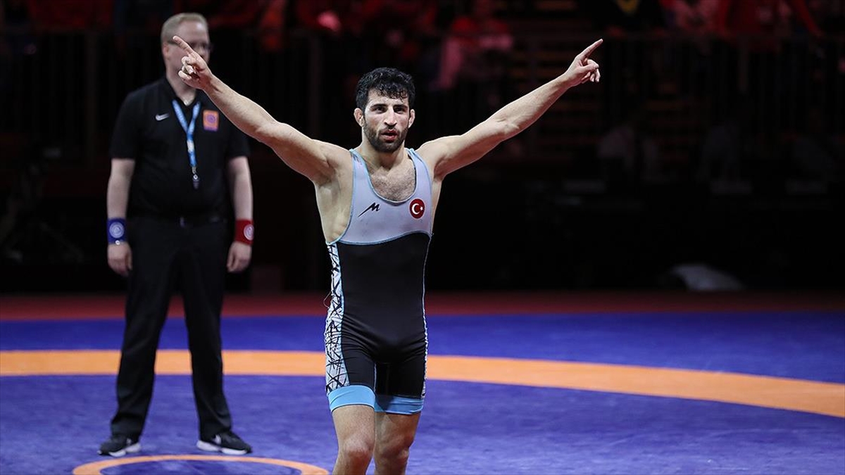 Milli Güreşçi Murat Fırat, Grekoromen Stilde Altın Madalyanın Sahibi Oldu