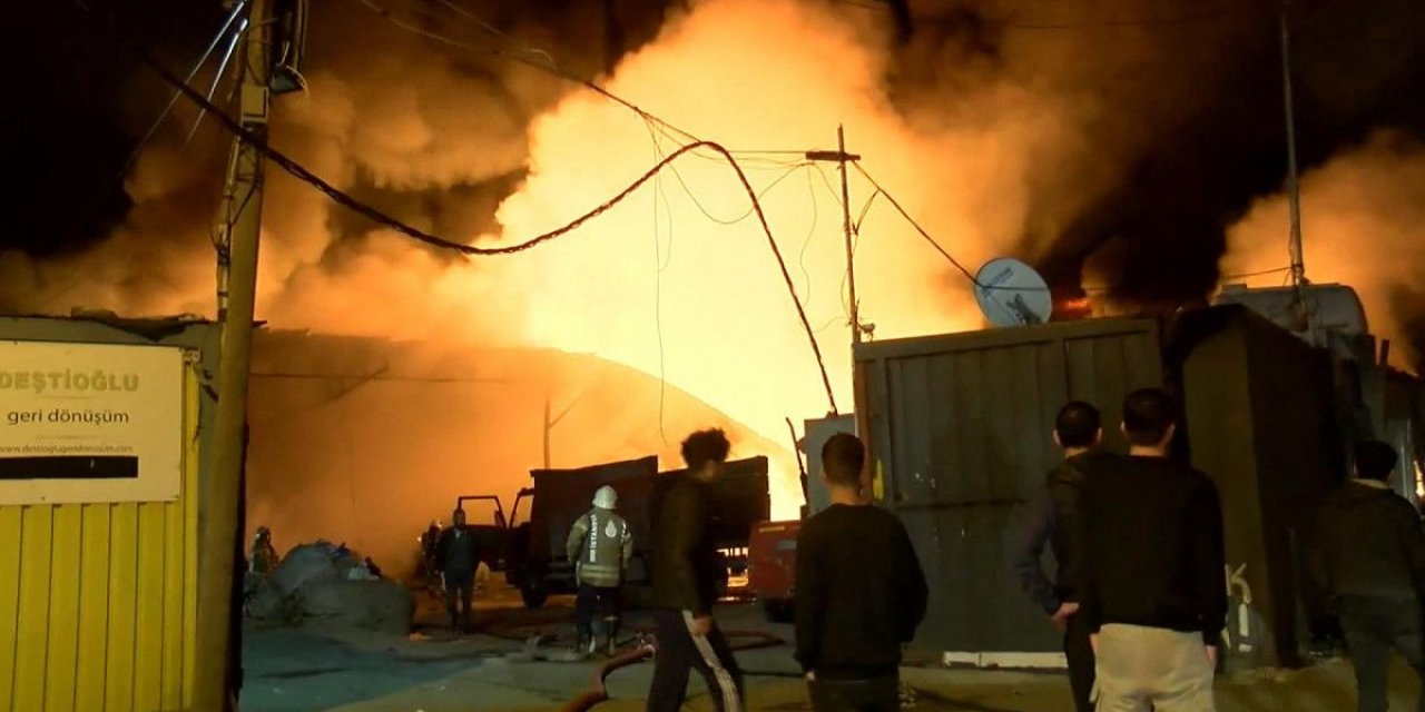 Ümraniye'de geri dönüşüm tesisinde yangın