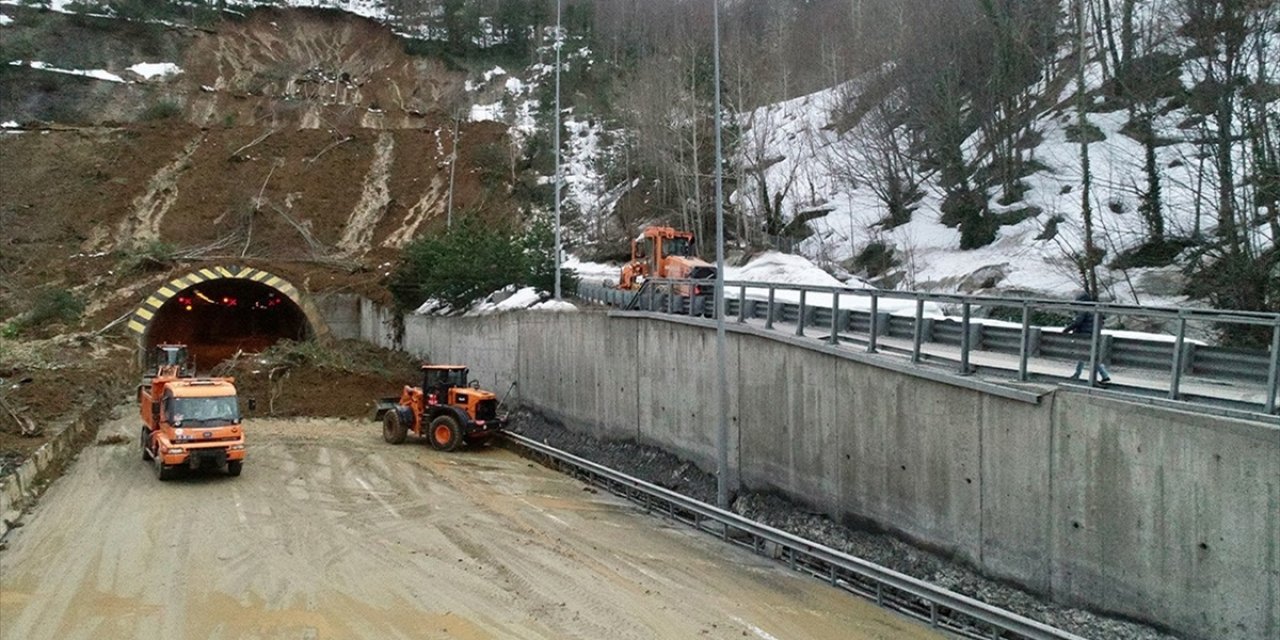 Heyelan Sonrası Bolu Dağı Tüneli'nde Yol Açma Çalışmaları Sürüyor