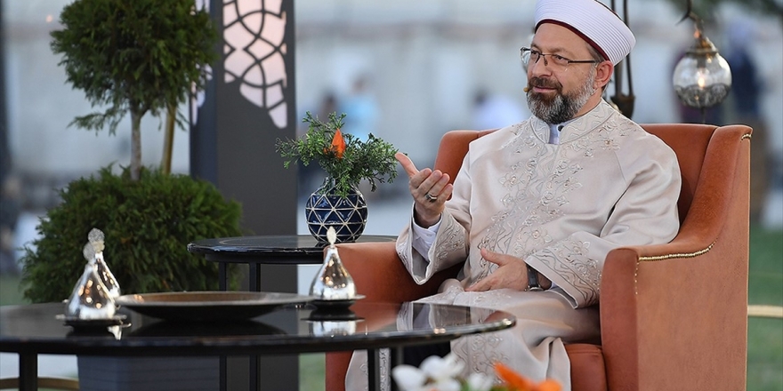 Diyanet İşleri Başkanı Erbaş: Bayramı Tatil Olarak Görmeyelim, Çünkü Bu Hakikaten Bir İbadettir