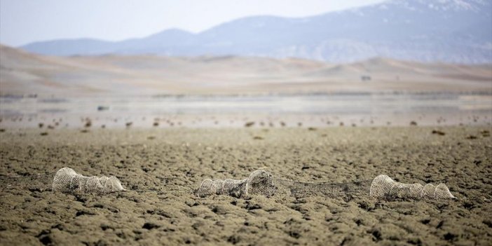 Su Tutmaya Başlayan Karataş Gölü'ndeki Atıklar Endişelendiriyor
