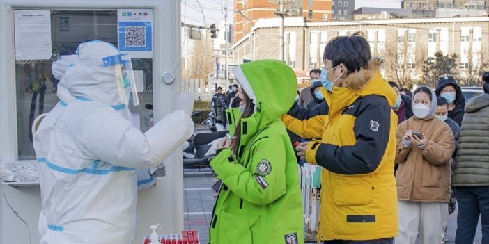 Çin'de Son 24 Saatte 1405, Hong Kong'da 3 Bin 138 Kovid-19 Vakası Tespit Edildi