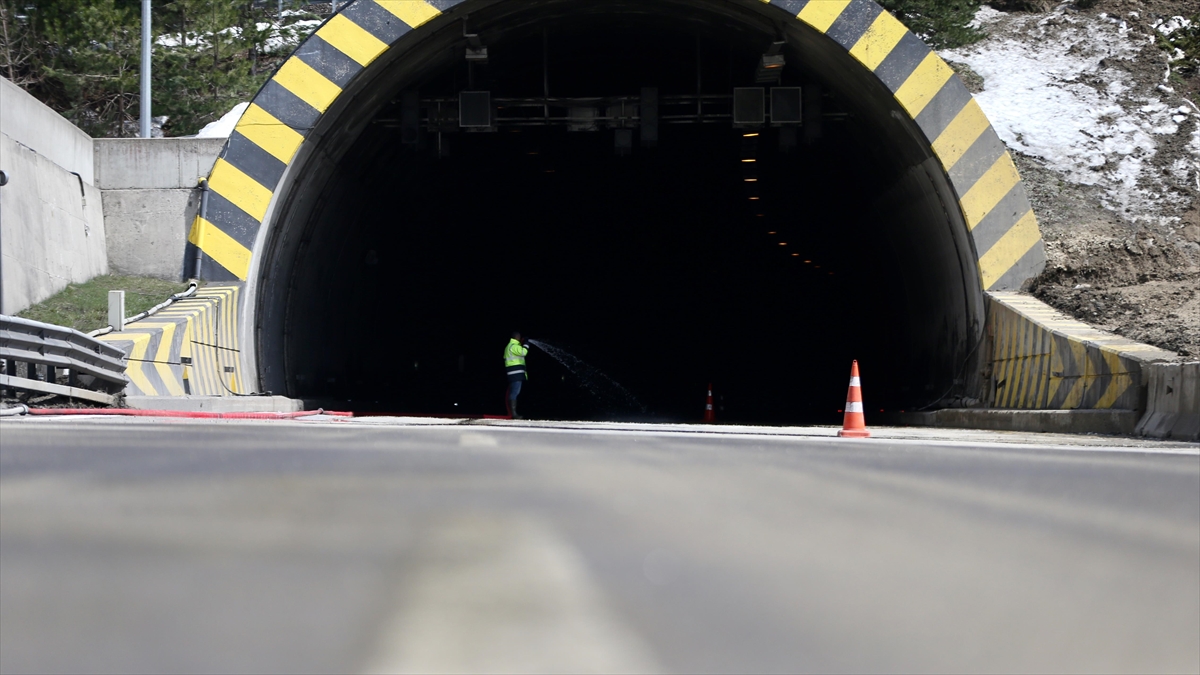 Heyelan Nedeniyle Kapanan Bolu Dağı Tüneli Ulaşıma Açıldı
