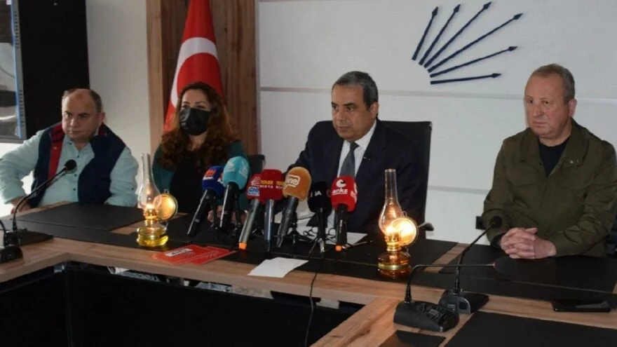 CHP il başkanlığının elektriği kesildi! Gaz lambalı toplantı