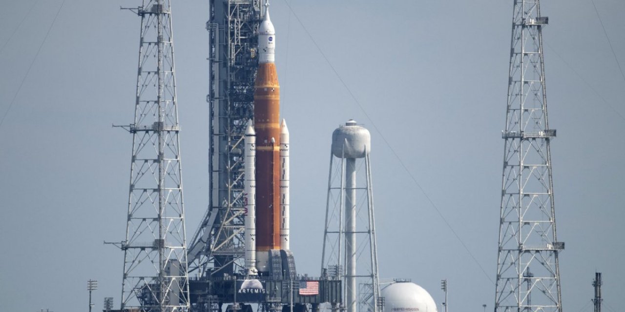 NASA'nın insanları Ay'a götürecek roketine yıldırım düştü