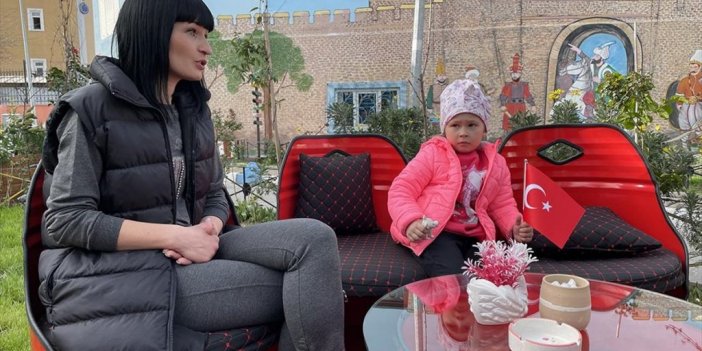 Ukrayna'ya Dönemeyen Turist Ailelere Mahalleli Kanat Gerdi