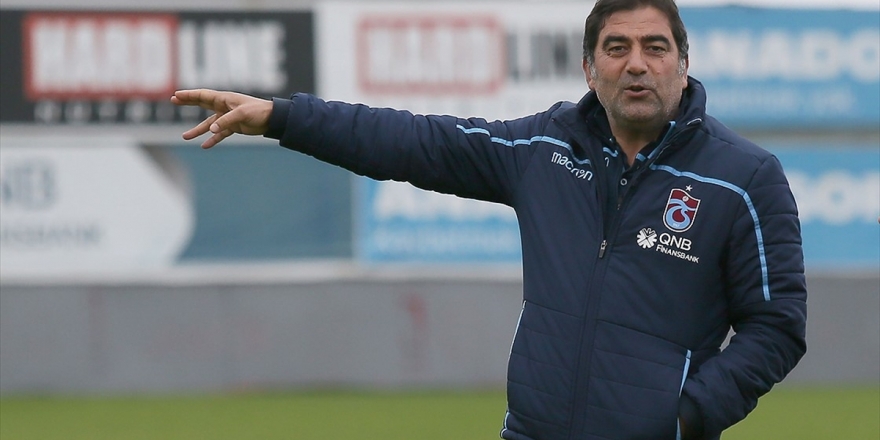 Trabzonspor'da Ünal Karaman Sözleşmeyi İmzalıyor