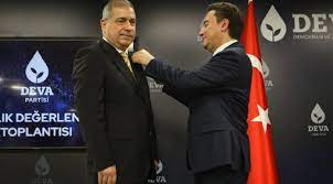 AKP’den DEVA Partisi’ne geçti! Rozetini Babacan taktı