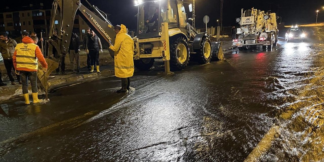 Ardahan'da Kar Sularının Erimesi Ve Sağanak Sonrası Bazı Yolları Su Bastı