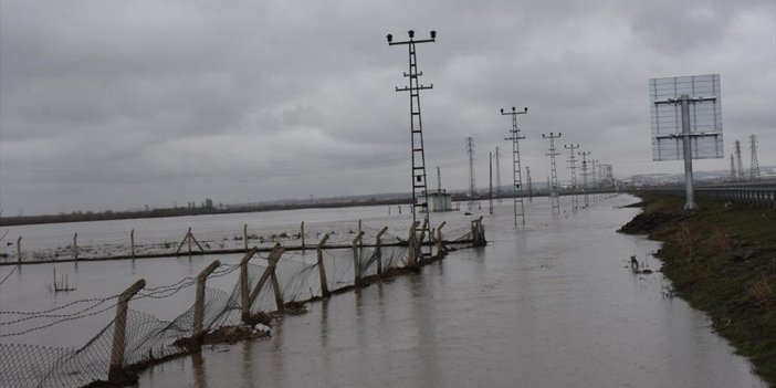 Kars Çayı Taşınca Bazı Ev Ve Tarım Arazilerini Su Bastı