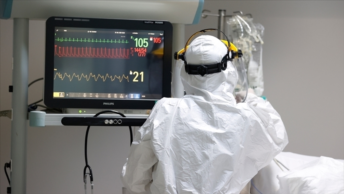 Türkiye'de 9 Bin 354 Kişinin Kovid-19 Testi Pozitif Çıktı, 36 Kişi Yaşamını Yitirdi