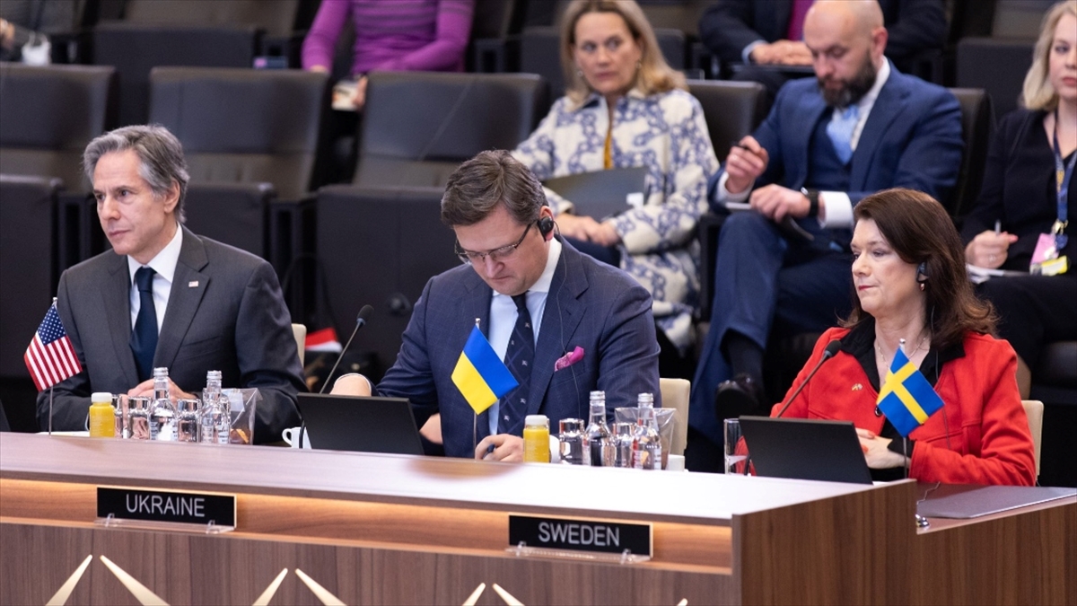 Ukrayna Dışişleri Bakanı Kuleba'dan Nato Ve AB Ülkelerine Silah Desteği Çağrısı