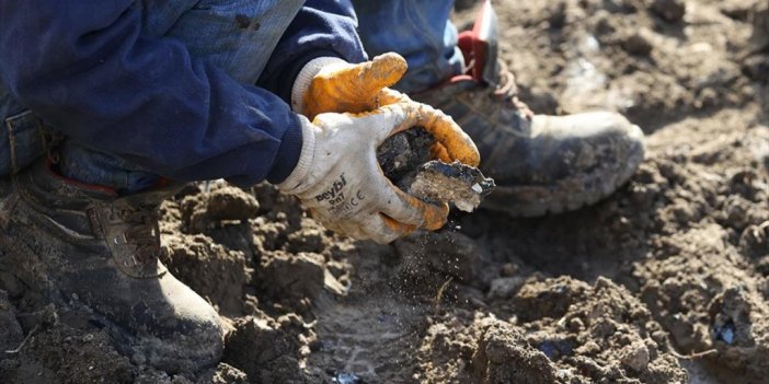 Edirne'de Asfalt Şantiyesinden Tarlalara Akan Zifti Temizleme Çalışmaları Devam Ediyor