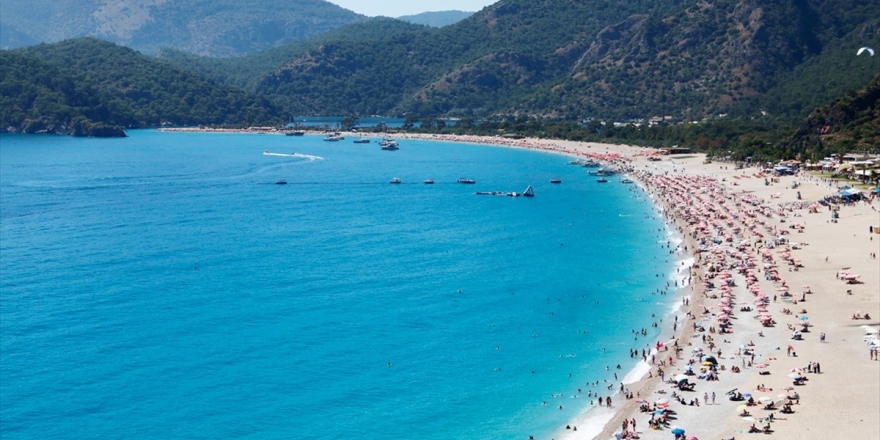 Turizm Merkezlerinde Bayram Bereketi