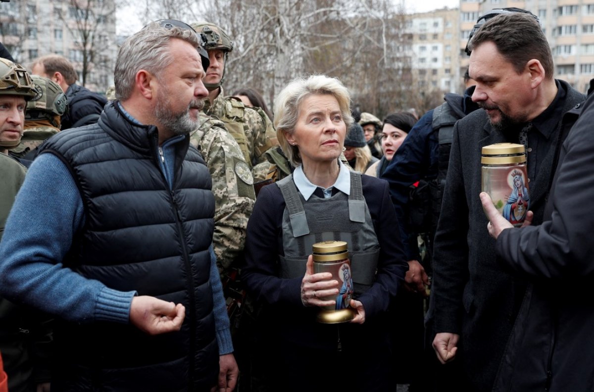 AB liderleri Leyen ve Borrell, Ukrayna'nın Buça kentini ziyaret etti