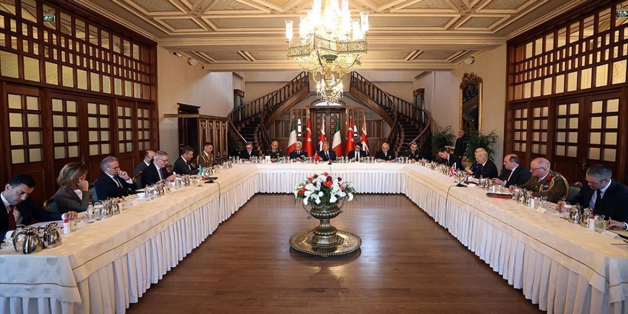 Türkiye, İtalya Ve İngiltere Savunma Bakanları Üçlü Toplantıda Bir Araya Geldi