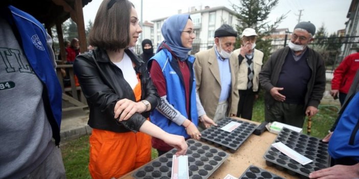 Gençlerin Elinde Yeşeren Ata Tohumları Huzurevi Bahçesinde Meyve Verecek