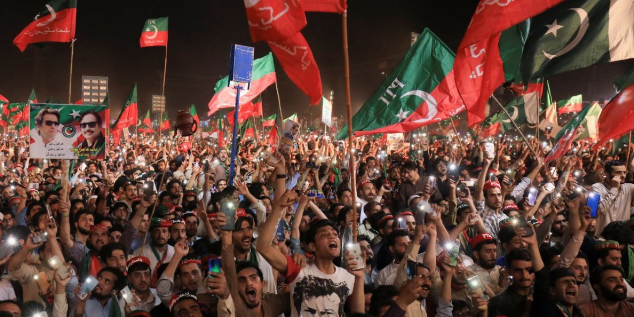 Pakistan'da İmran Han'a destek gösterileri devam ediyor