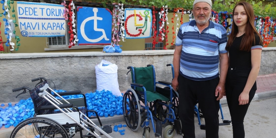 Yardımsever Dede Ve Torununun Sosyal Medya Hesabını Çaldılar