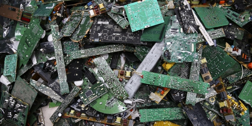 Afrika'da Büyüyen 'İthal' Çevre Sorunu: Elektronik Atıklar