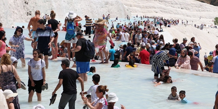 Pamukkale'yi 6 Günde 80 Bin Turist Gezdi