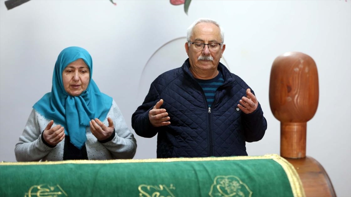 Tokatlı Çift 10 Yıldır Gönüllü Olarak Türbenin Bakımını Yapıyor