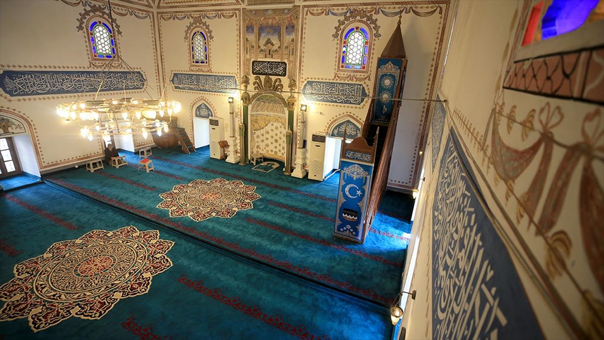 Kırklareli'nin Kalem İşi Süslemeleriyle Zengin Camisi: Hızırbey