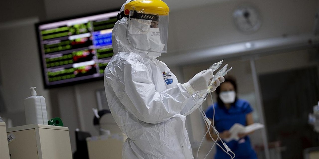 Türkiye'de 2 Bin 604 Kişinin Kovid-19 Testi Pozitif Çıktı, 15 Kişi Hayatını Kaybetti