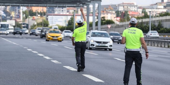 Bayramda Kara Yollarında 208 Bin 900 Emniyet Ve Jandarma Personeli Görev Yapacak