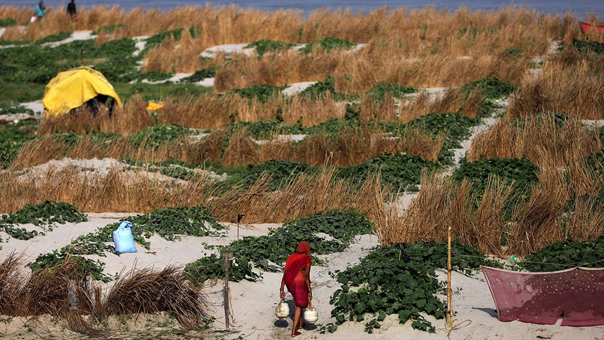 Hindistan'ın Pek Çok Bölgesinde Sıcaklık 45 Dereceyi Geçti