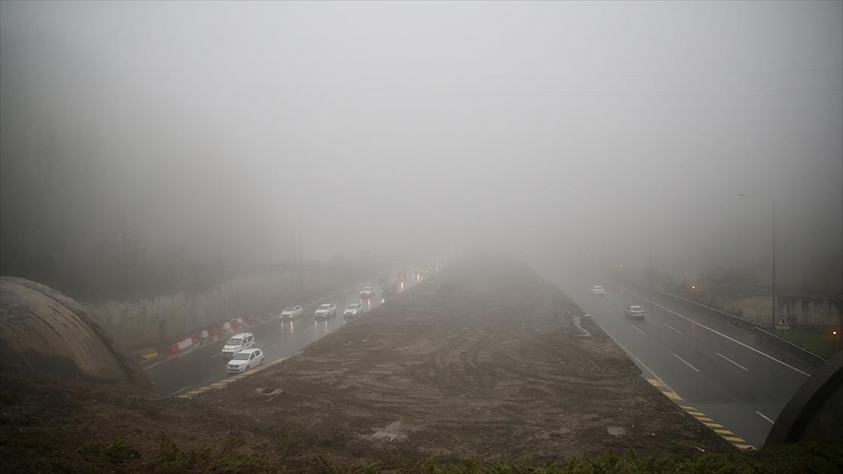 Bolu Dağı'nda Sis Ve Sağanak Etkili Oluyor