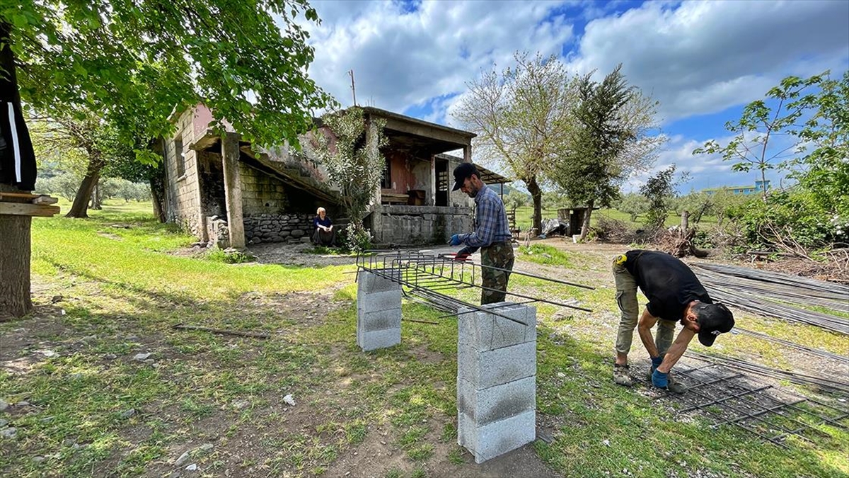 Her Yıl Bir İhtiyaç Sahibi Ailenin Evini İmece Usulü İnşa Ediyorlar