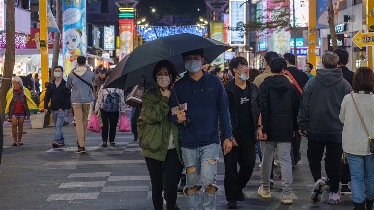 Tayvan'da Günlük Kovid-19 Vaka Sayısı 15 Bini Aşarak En Yüksek Seviyesini Gördü