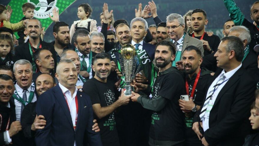 TFF 1. Lig’e yükselen Pendikspor ve Sakaryaspor kupalarına kavuştu