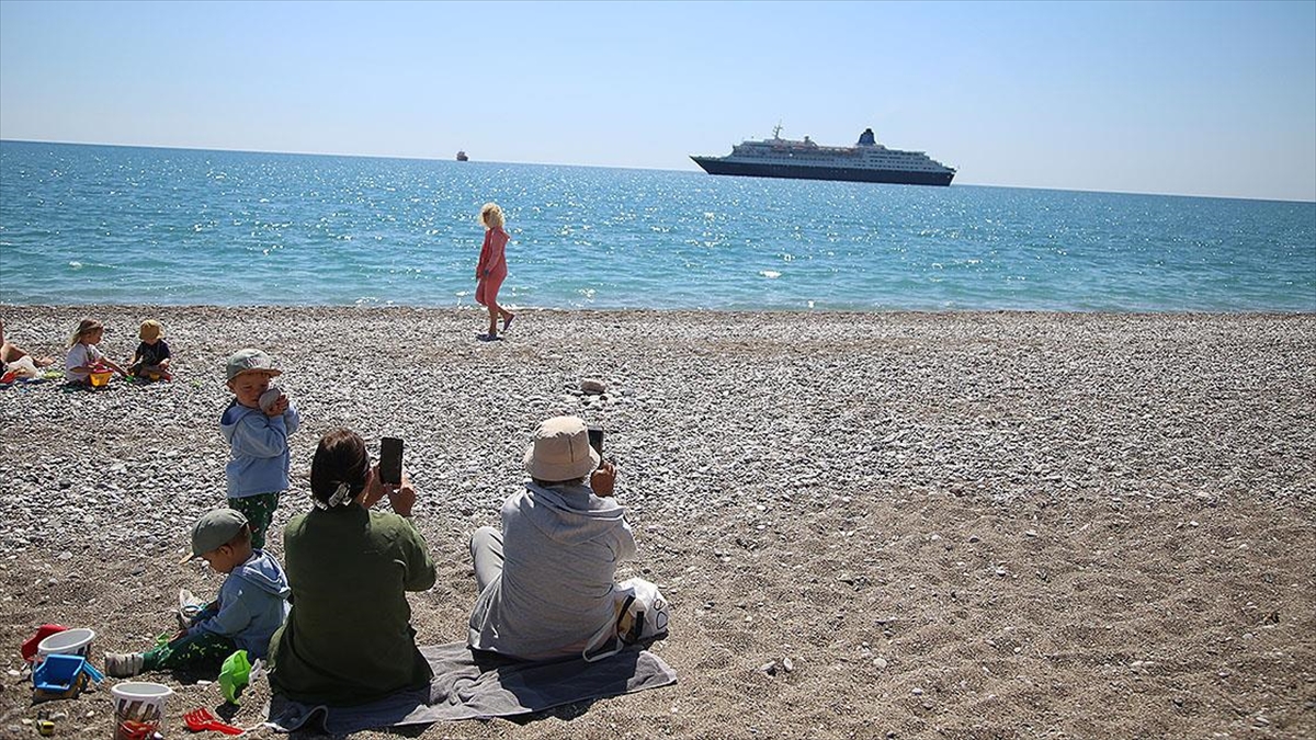 Antalya'ya 4 Ayda 1 Milyon 112 Bin 383 Turist Geldi