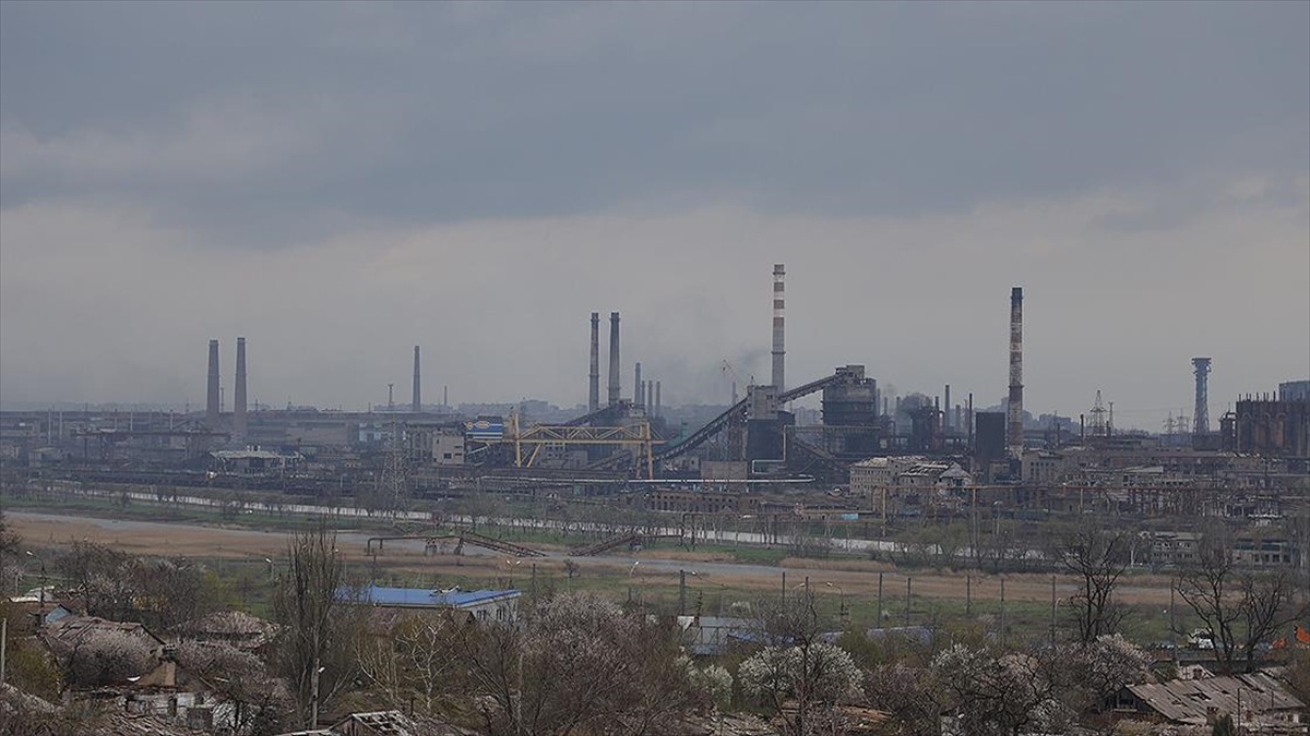 Zelenskiy: Azovstal'dan Sivillerin Tahliyesi Başladı