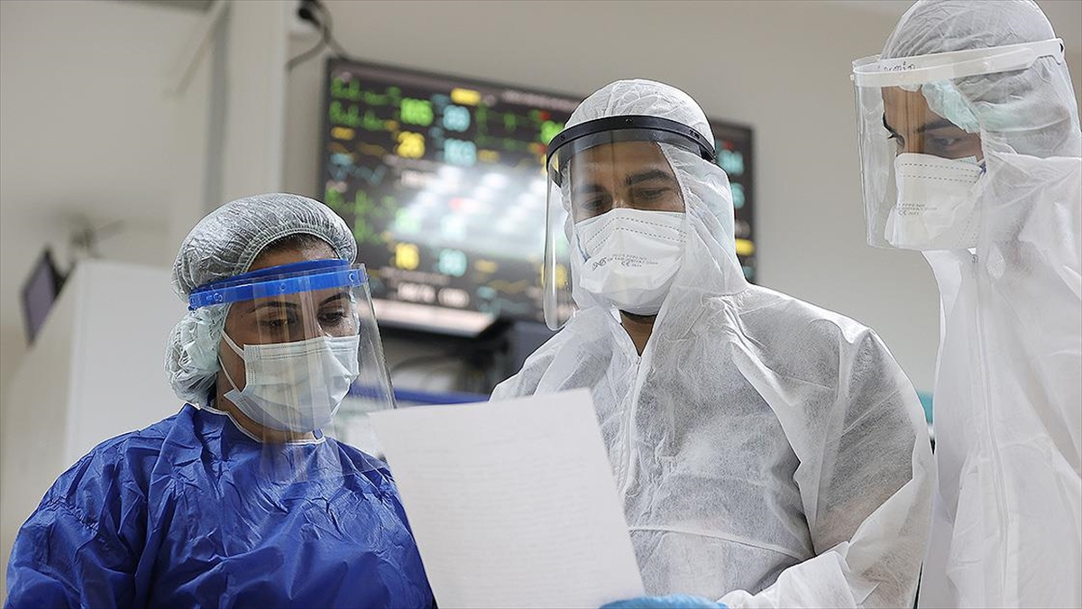 Türkiye'de 1344 Kişinin Kovid-19 Testi Pozitif Çıktı, 8 Kişi Hayatını Kaybetti