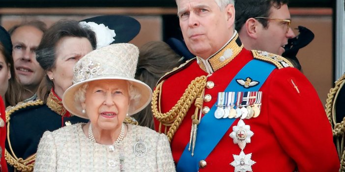 Kraliyet Ailesi'nde Kraliçe Elizabeth'e yakın olma mücadelesi