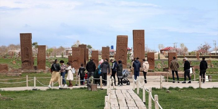 Dünyanın En Büyük Türk İslam Mezarlığı'nda Bayram Yoğunluğu