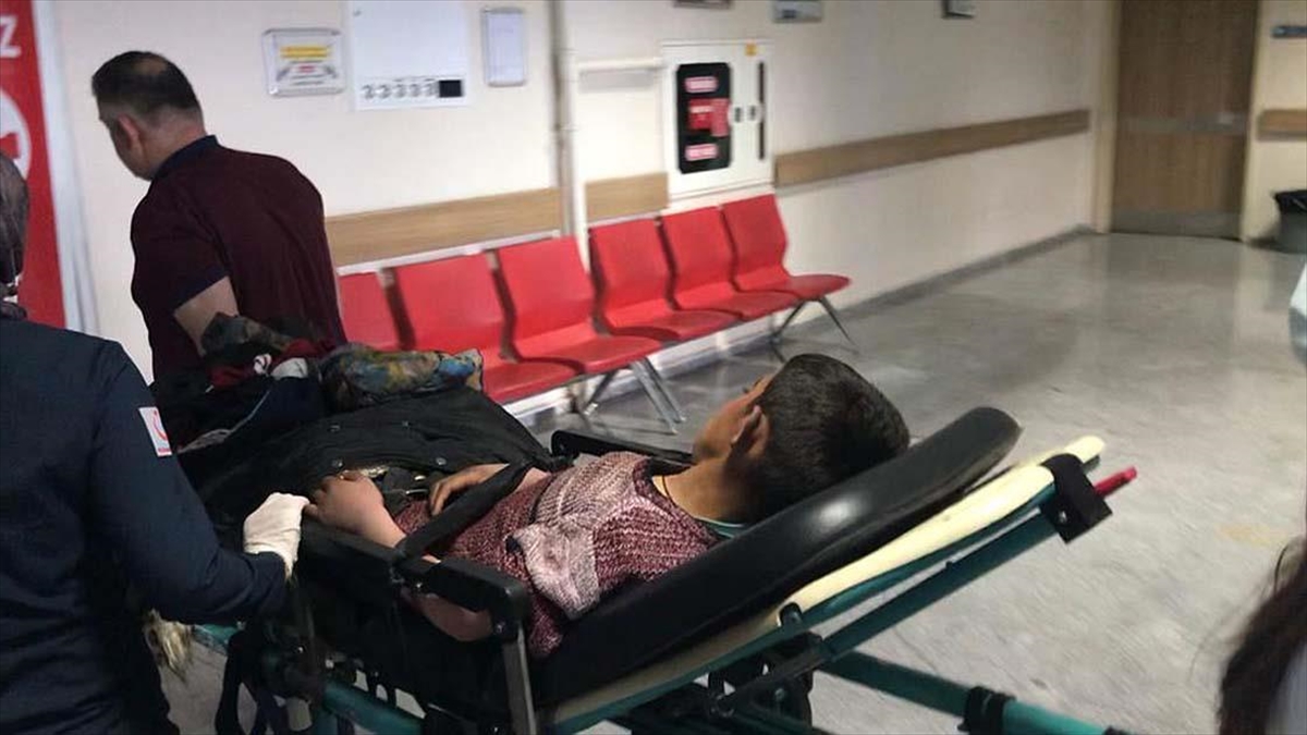 Kars'ta Arife Günü Kaybolan Çocuk Kayanın Dibinde Uyurken Bulundu