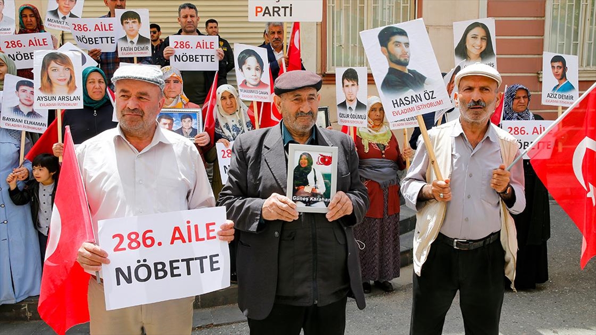 Diyarbakır Annelerinin Oturma Eylemine Bir Aile Daha Katıldı