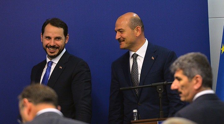 Nureddin Nebati'nin Süleyman Soylu ziyaretindeki Berat Albayrak detayı