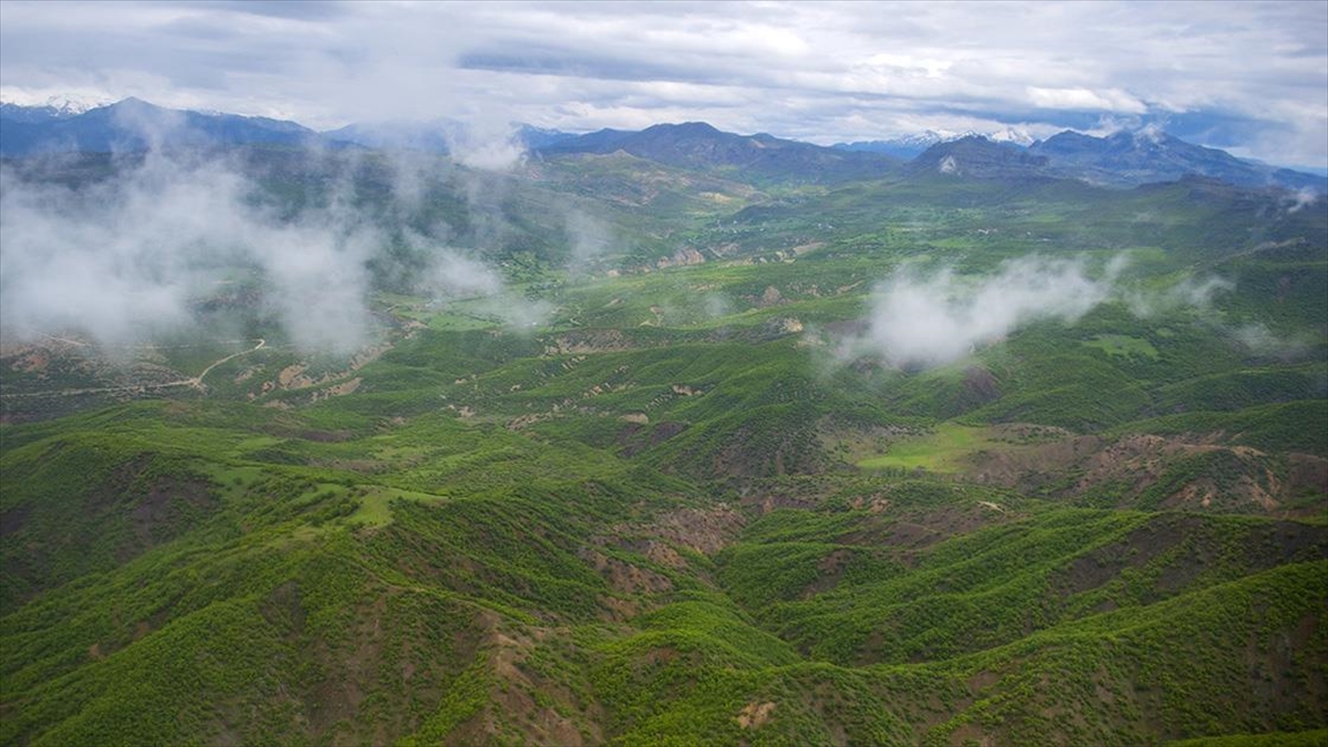 Tunceli'nin Yeşile Bürünen Doğası Havadan Görüntülendi