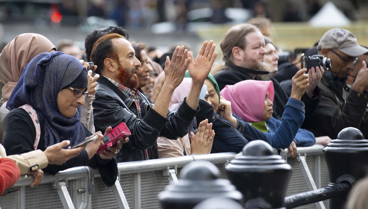 Londra'daki Ünlü Trafalgar Meydanı'nda Ramazan Bayramı Kutlandı