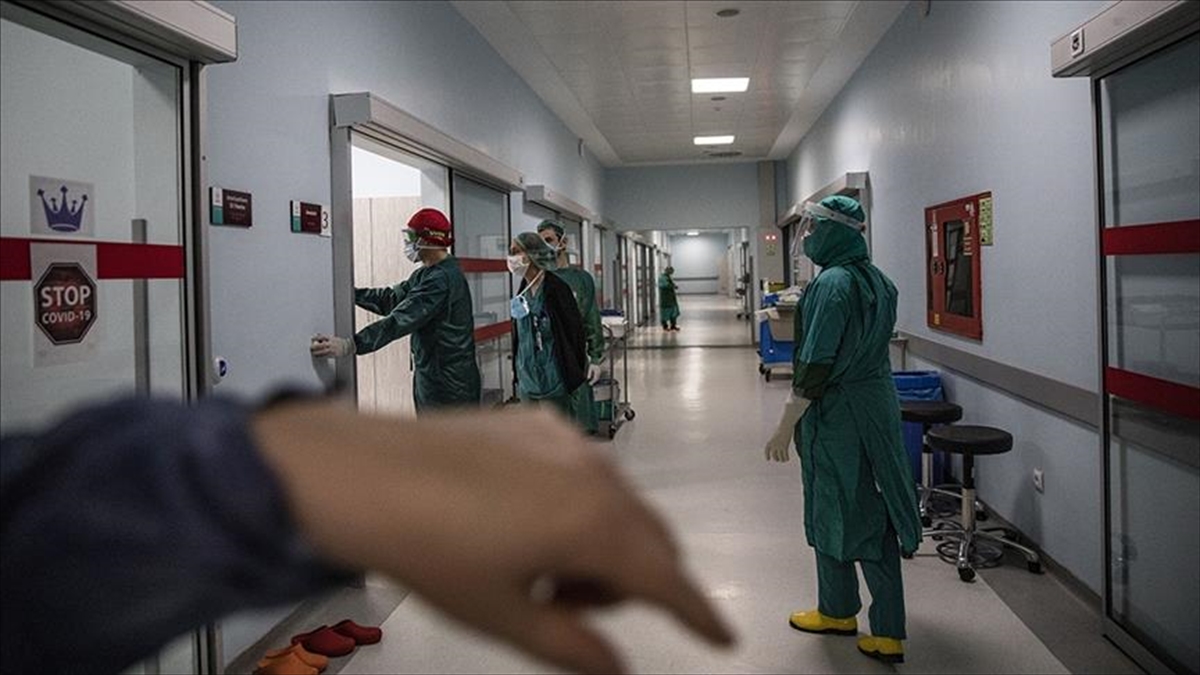 Türkiye'de 1661 Kişinin Kovid-19 Testi Pozitif Çıktı, 11 Kişi Hayatını Kaybetti