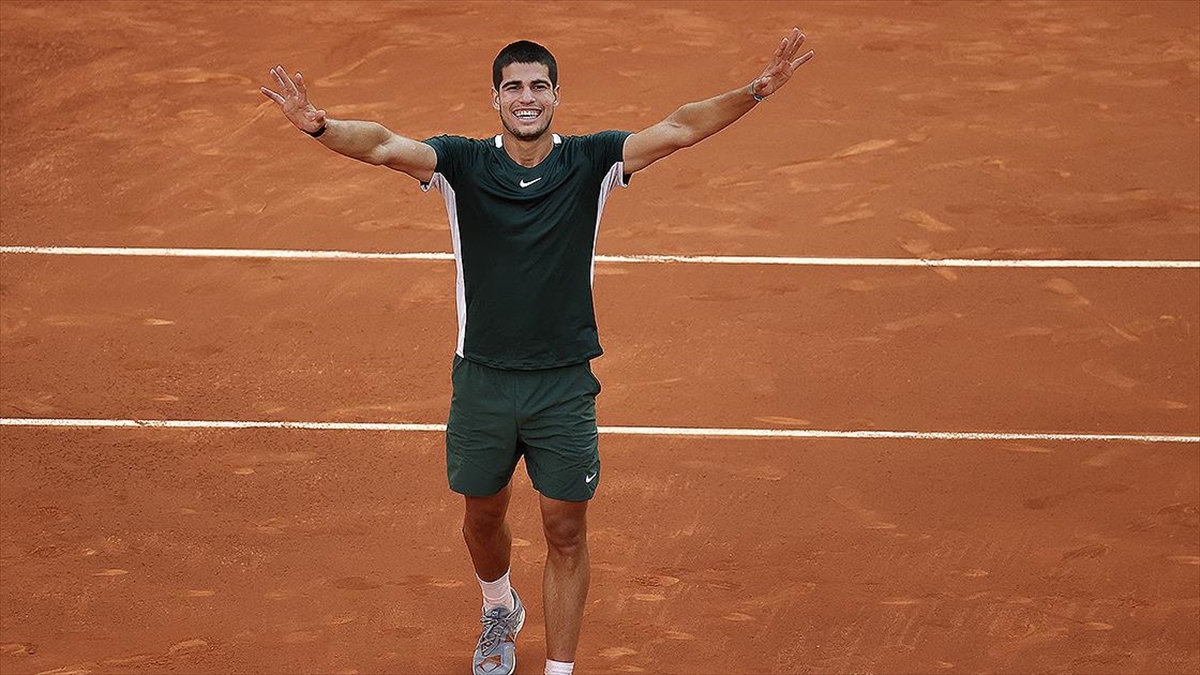 Djokovic'i Yenen 19 Yaşındaki Alcaraz Madrid'te Finalde