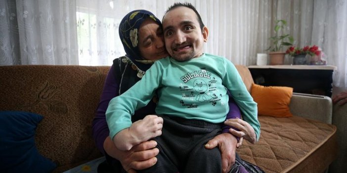 Fedakar Anne Hayatını Engelli Oğluna Adadı