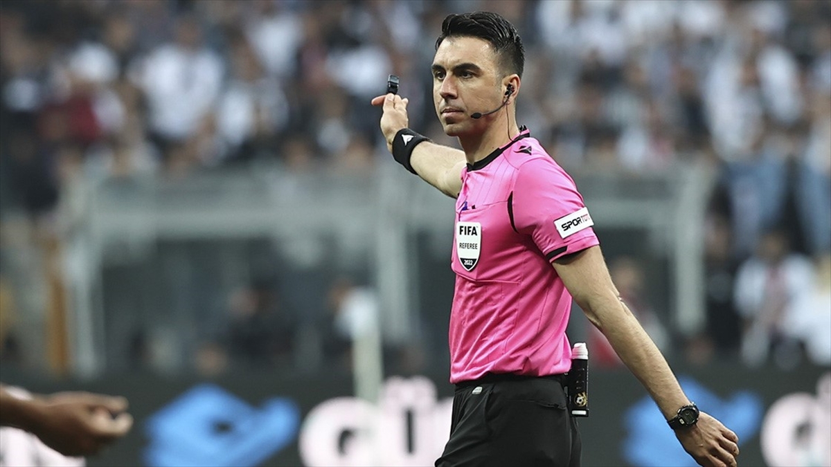 TFF, Hakem Arda Kardeşler'in Derbideki Para Atışına İlişkin Soruşturma Başlattı