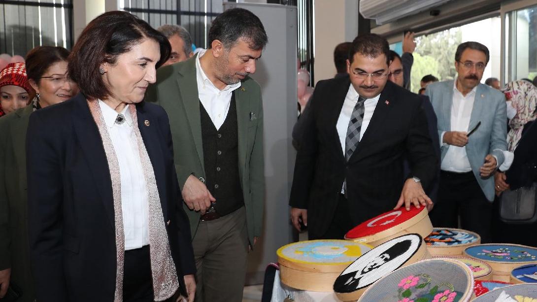 AKP’li vekil tanınmayınca küplere bindi! Tanımayanlara hakaret etti